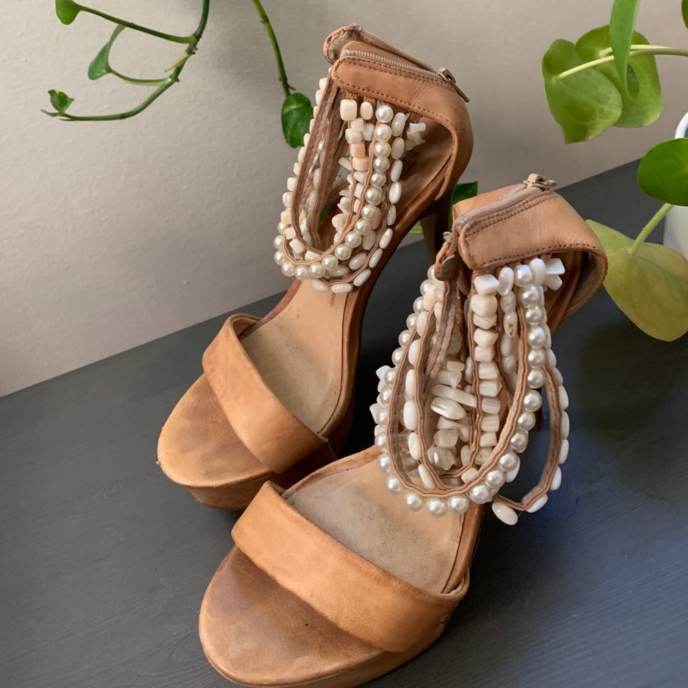 Zigi NY Platform Heels Tan w/ Cream Shells